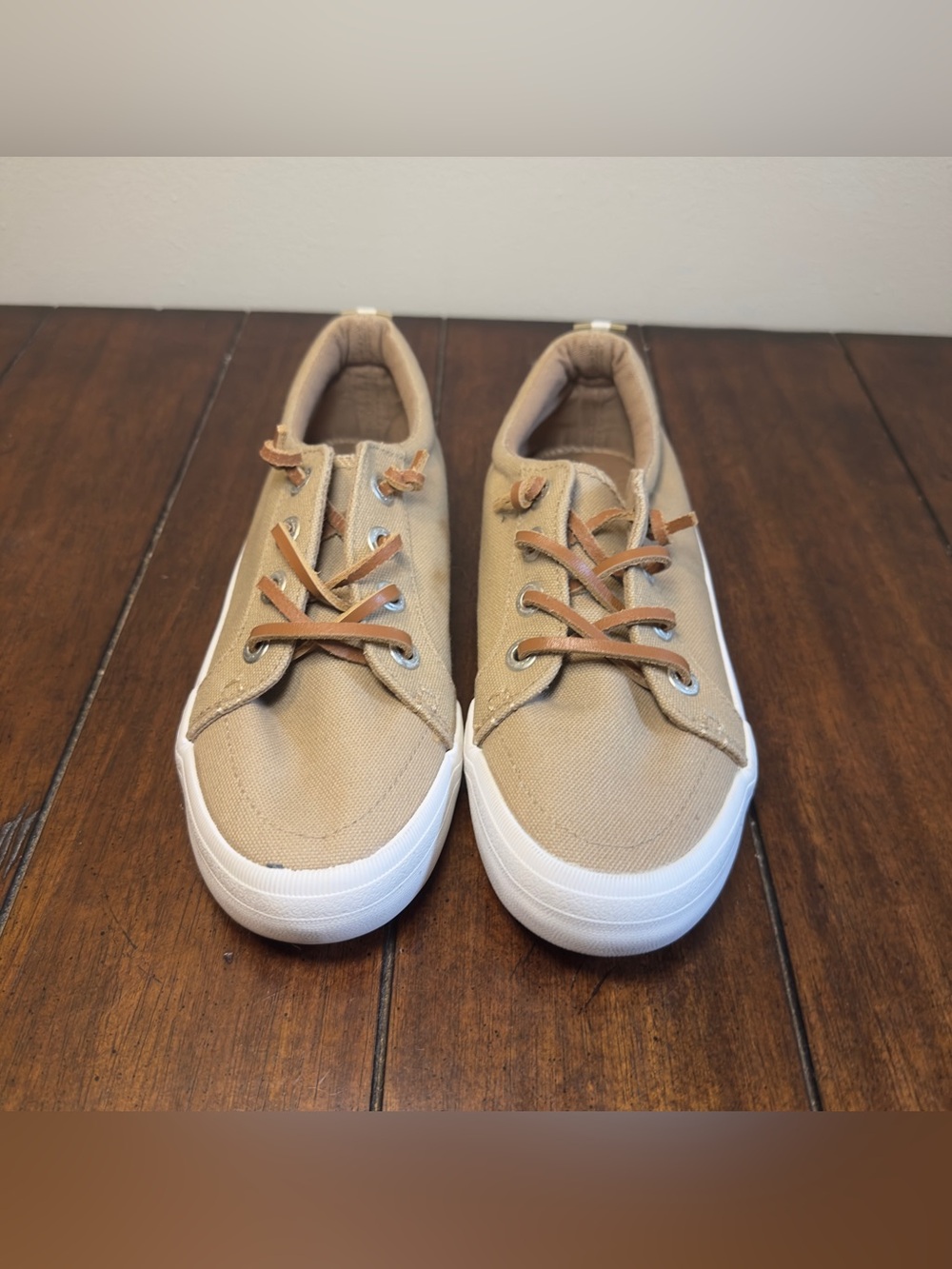 Tommy Bahama Women’s Tan Canvas Slip-On Sneaker Sz 7 NWOB